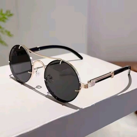 Stylish Black and Gold Sunglasses - Picture 3 of 3